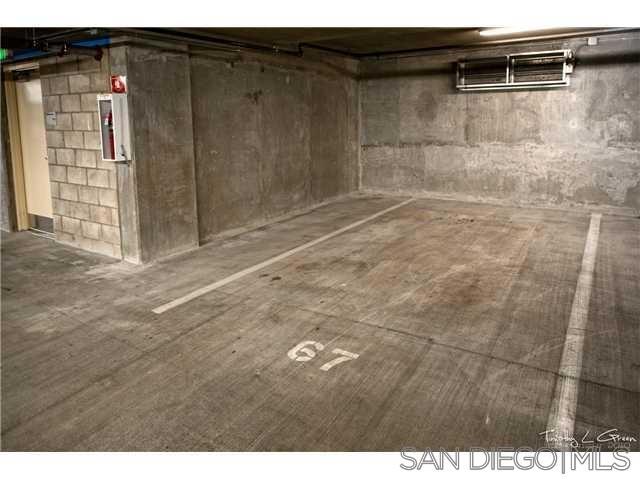 1240 India St, San Diego CA: https://media.crmls.org/mediaz/672e8048-c235-46a0-9668-2932b499d1cf.jpg