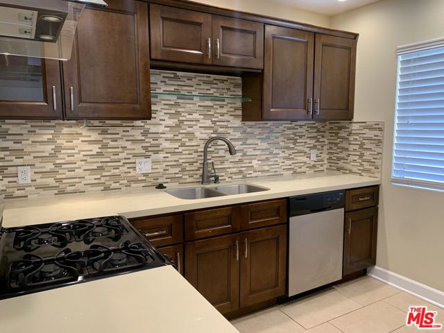 4358 MAMMOTH Avenue, 17 photo 6