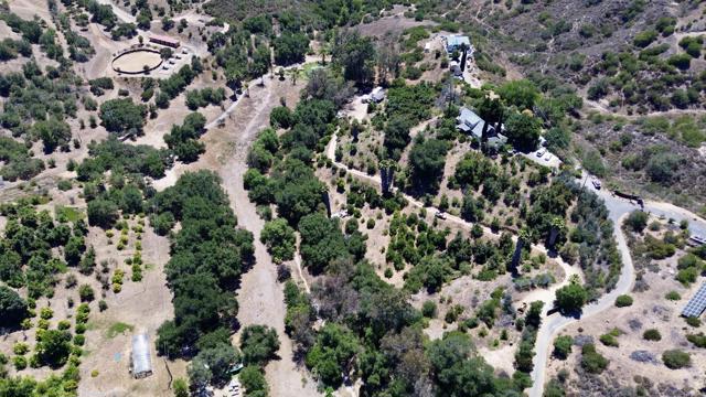 39182 Daily Road, Fallbrook CA: https://media.crmls.org/mediaz/672f9bba-a1cb-413a-b888-916952d0859e.jpg