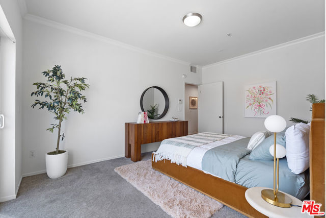 906 S Serrano Avenue, Los Angeles CA: https://media.crmls.org/mediaz/67300f85-a83c-4aaf-8c40-a45a13675af5.jpg