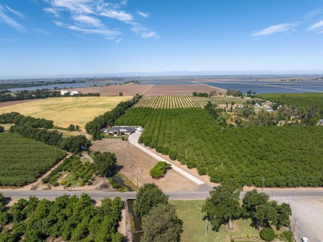 2165 W Biggs Gridley Road, Gridley CA: https://media.crmls.org/mediaz/6730439e-51cc-4827-8847-762e77a49233.jpg