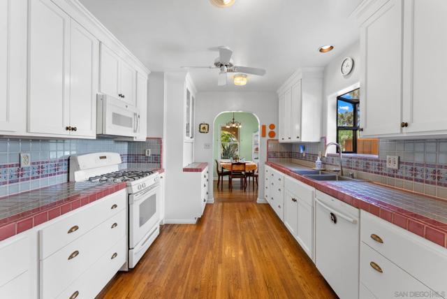 4010 S Hempstead Circle, San Diego CA: https://media.crmls.org/mediaz/67306179-80f9-4111-899b-6ae490bd8d70.jpg