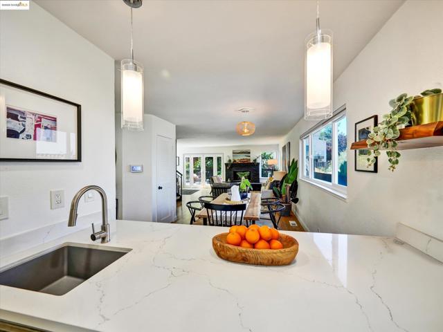 336 Washington Ave, Richmond CA: https://media.crmls.org/mediaz/67306a62-7b8f-46e4-806b-31e0616c8a46.jpg