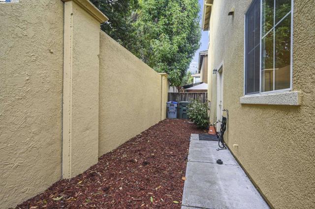 Image 23 of 35 For 449 Farrel Ct