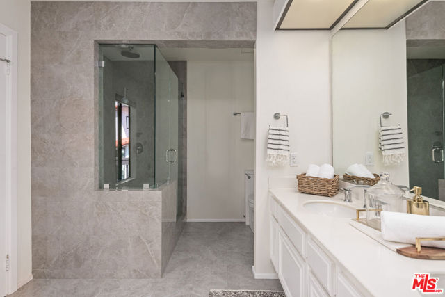 1553 Michael Lane, Pacific Palisades CA: https://media.crmls.org/mediaz/67319fe4-da87-4f53-8a86-1792c7ea9101.jpg