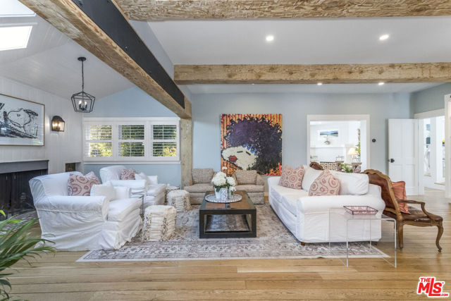 2205 Beverly Glen Place, Los Angeles CA: https://media.crmls.org/mediaz/6731a9be-0d12-4d59-8935-409003dd39d5.jpg