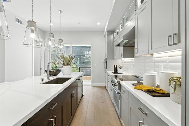 1670 Larkspur Street, Alameda CA: https://media.crmls.org/mediaz/6731cf4e-3d69-4b40-9de5-c20564dd4db0.jpg