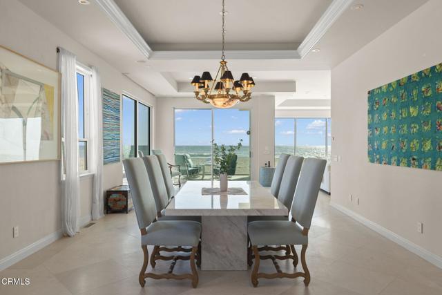 1135 Capri Way, Oxnard CA: https://media.crmls.org/mediaz/67321164-d020-46f6-af58-f6eac009e15c.jpg