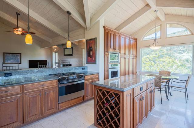 15847 Pleasant Valley Lane, Salinas CA: https://media.crmls.org/mediaz/67324410-4bf2-4b95-877b-a8bc72952e81.jpg