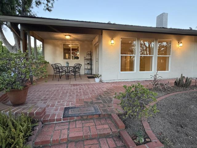 16902 Via de Santa Fe, Rancho Santa Fe CA: https://media.crmls.org/mediaz/67326cb0-6215-4fe5-b56e-198edb9dd836.jpg