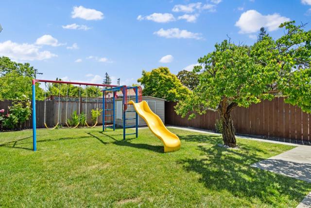 3123 Wessex Way, Redwood City CA: https://media.crmls.org/mediaz/6732b105-cf1c-48ea-b19e-c14c8c1c81f7.jpg