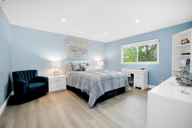 11868 Bloomington Way, Dublin CA: https://media.crmls.org/mediaz/6732fa41-d1d0-4016-adff-f6d0756726d6.jpg