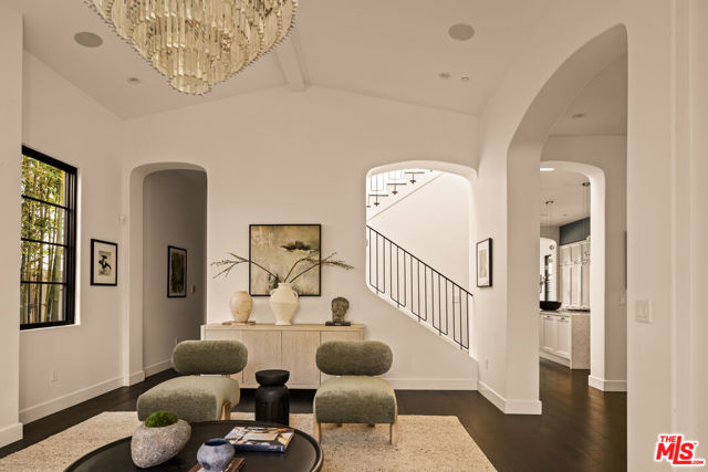 6607 Maryland Drive, Los Angeles CA: https://media.crmls.org/mediaz/67331caf-f380-4fae-907c-2309f81c9fdb.jpg