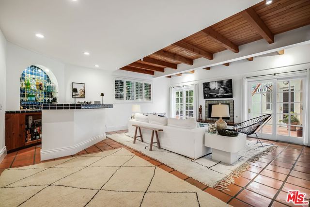 2880 Searidge Street, Malibu CA: https://media.crmls.org/mediaz/67334ecb-0e26-45fa-870c-54e239b62ab5.jpg