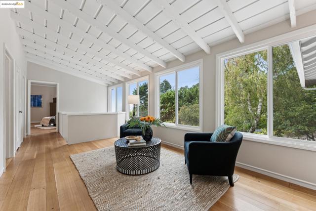 1057 Arlington Blvd, El Cerrito CA: https://media.crmls.org/mediaz/6733fbf4-842b-4228-9137-d94b81980f50.jpg