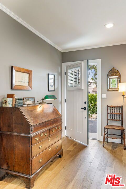 11521 Segrell Way, Culver City CA: https://media.crmls.org/mediaz/6734f5c8-a593-4463-b196-f55cca5dab72.jpg