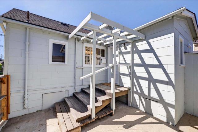 222 2nd Avenue, Santa Cruz CA: https://media.crmls.org/mediaz/67352de1-3bb9-4333-a3bf-65e6ab5622b3.jpg
