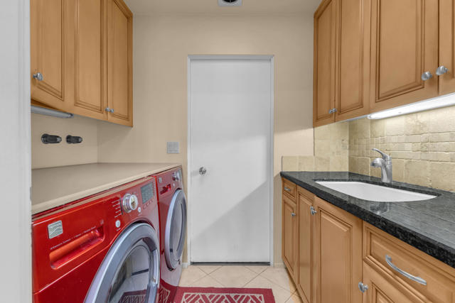 5 Stanford Drive, Rancho Mirage CA: https://media.crmls.org/mediaz/6735cc08-d2bf-49c3-a709-7e7f30e84917.jpg