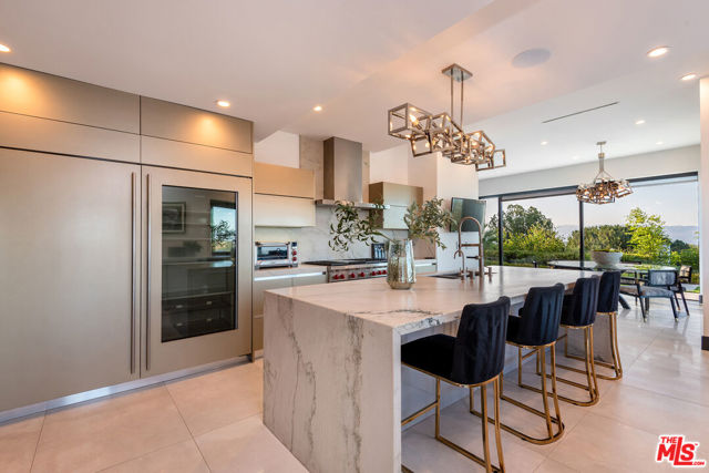 4338 Gayle Drive, Tarzana CA: https://media.crmls.org/mediaz/673633c3-1016-4da8-b988-e01b99bab70e.jpg