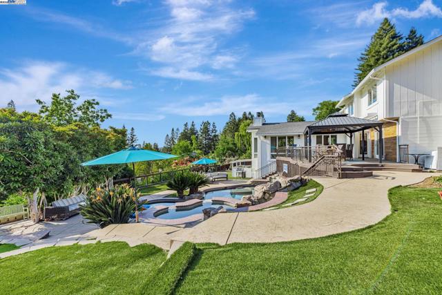 324 Merrilee Place, Danville CA: https://media.crmls.org/mediaz/67366b0b-e434-440d-aa01-b712519ebfeb.jpg