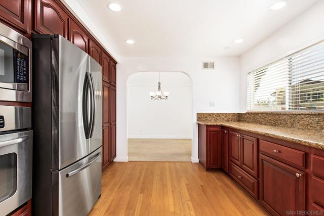 12216 Riesling Ct, San Diego CA: https://media.crmls.org/mediaz/6737bfae-b218-497d-ac3d-c7c5f4b6b1b7.jpg