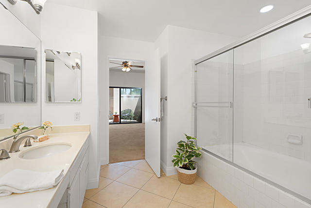 80471 Oak Tree, La Quinta CA: https://media.crmls.org/mediaz/6737ec7e-7bf3-4dd5-a1c5-5c121576d620.jpg