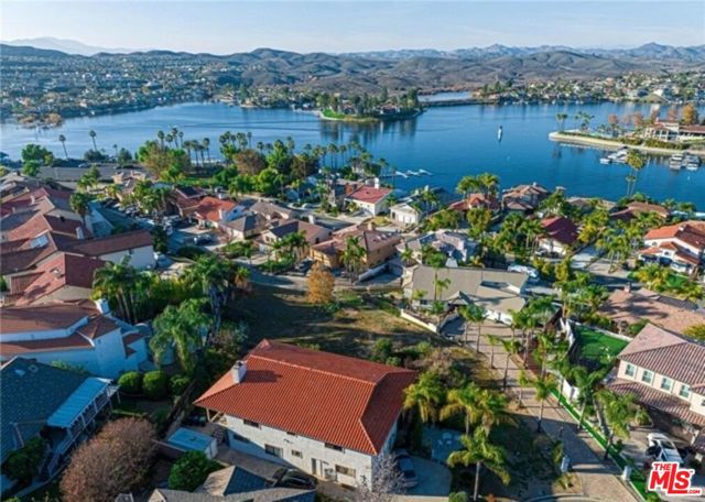 22380 PIN TAIL Drive, Canyon Lake CA: https://media.crmls.org/mediaz/6738c708-08cd-4fed-ab2c-a5e8a6d43459.jpg