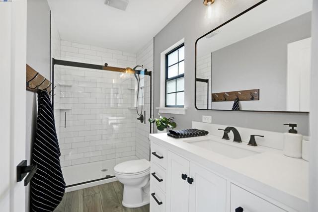 17303 Via Andeta, San Lorenzo CA: https://media.crmls.org/mediaz/6739567b-aea8-47e2-8e3f-297cea73e7bc.jpg