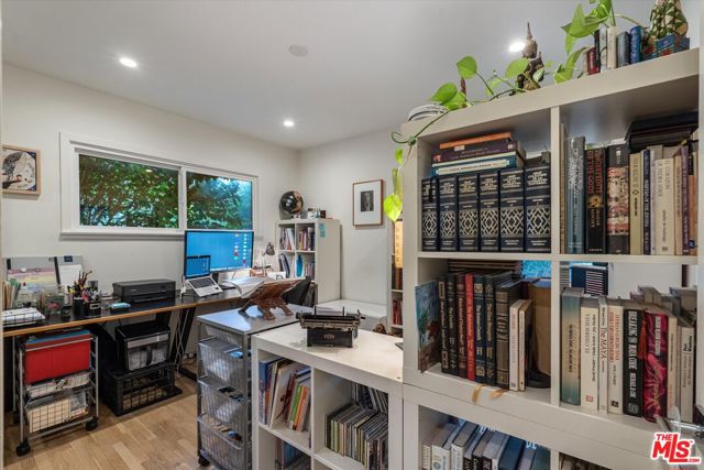7667 Chisholm Avenue, Van Nuys CA: https://media.crmls.org/mediaz/6739a0a7-5516-46c6-8aa7-009daf33010b.jpg