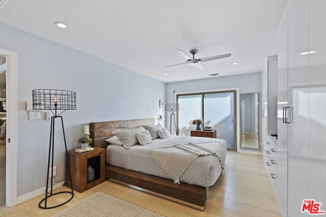 1362 Palisades Beach Road, Santa Monica CA: https://media.crmls.org/mediaz/673a0317-f953-4a66-88ef-fe21a4e559ea.jpg