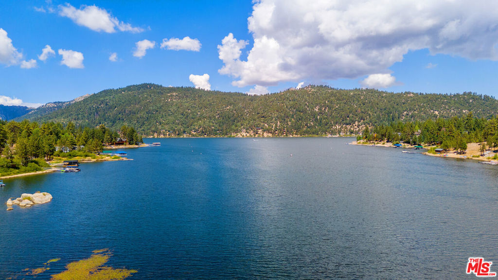 https://media.crmls.org/mediaz/673a4c98-6862-4b15-92aa-d3c753891225.jpg?preset=X-Large