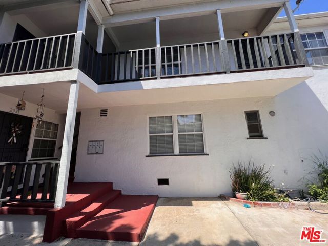 2333 S Garth Avenue, Los Angeles CA: https://media.crmls.org/mediaz/673a6567-ec6d-42ee-a19c-c3aa4c6ce1a4.jpg