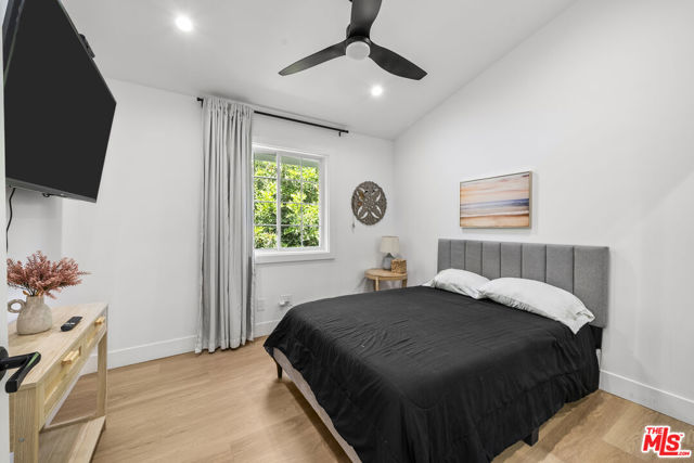 5656 Penfield Avenue, Woodland Hills CA: https://media.crmls.org/mediaz/673b8e78-6a99-48f9-8c9f-2ee7945e5dc3.jpg