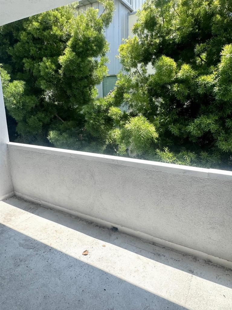 https://media.crmls.org/mediaz/673bef73-2c86-4725-9aec-6b2d2e49bc1c.jpg?preset=X-Large