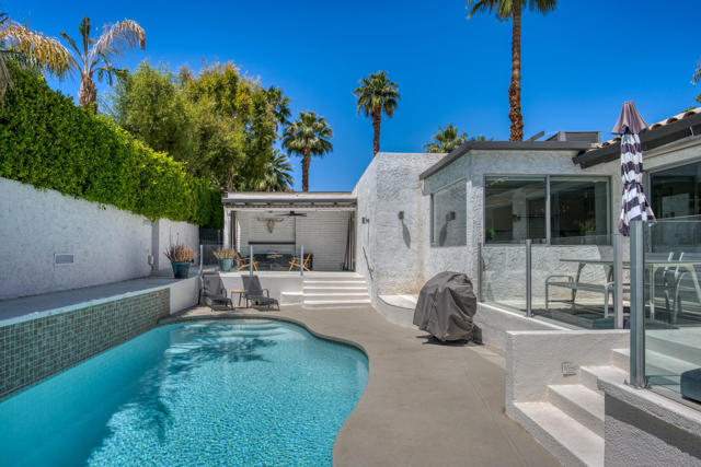 257 W El Camino Way, Palm Springs CA: https://media.crmls.org/mediaz/673c9d8d-c350-4d40-8bc4-914b82d1f4ff.jpg