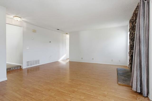 Detail Gallery Image 14 of 33 For 1237 Armstrong Cir, Escondido,  CA 92027 - 4 Beds | 2/1 Baths