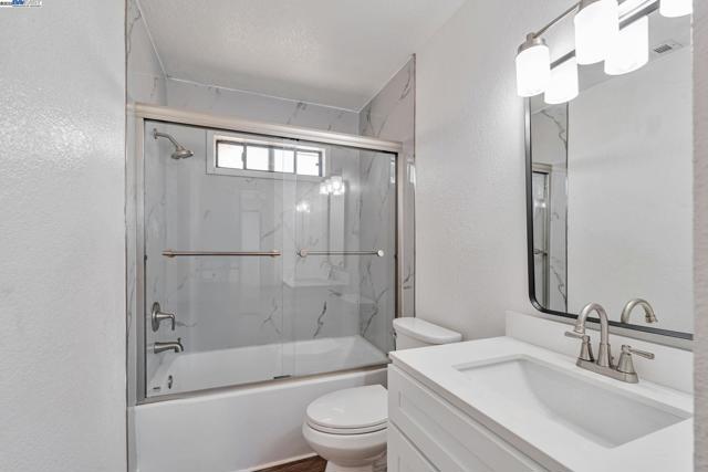 29950 E Highway 26, Linden CA: https://media.crmls.org/mediaz/673d1096-a4b3-4129-a2bb-b4a25458e721.jpg