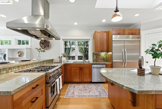 1020 Channing Ave, Palo Alto CA: https://media.crmls.org/mediaz/673d33df-69ac-4a7c-bd72-69710c500eb2.jpg