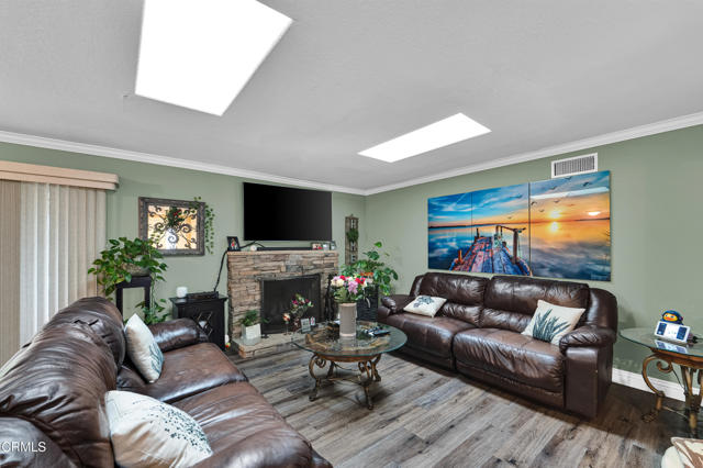 Detail Gallery Image 6 of 31 For 219 Castilian Ave, Newbury Park,  CA 91320 - 4 Beds | 2/1 Baths