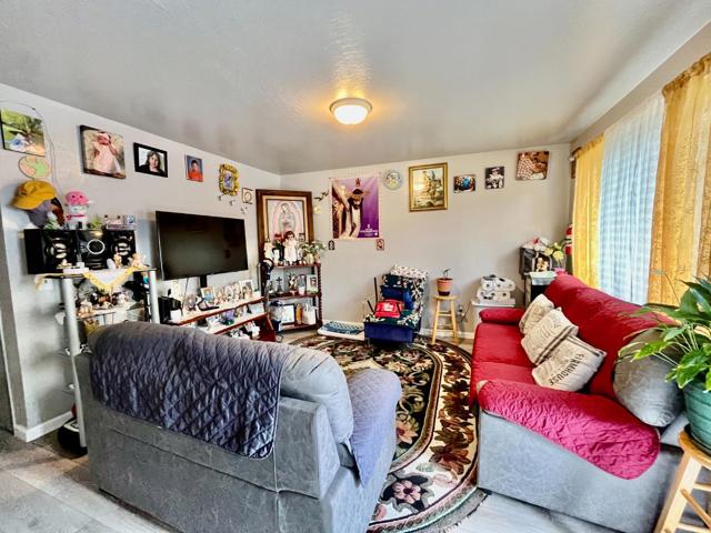 128 Maple Avenue, Watsonville CA: https://media.crmls.org/mediaz/673dbeb1-fceb-4a62-80cf-7eefdda7bbd4.jpg