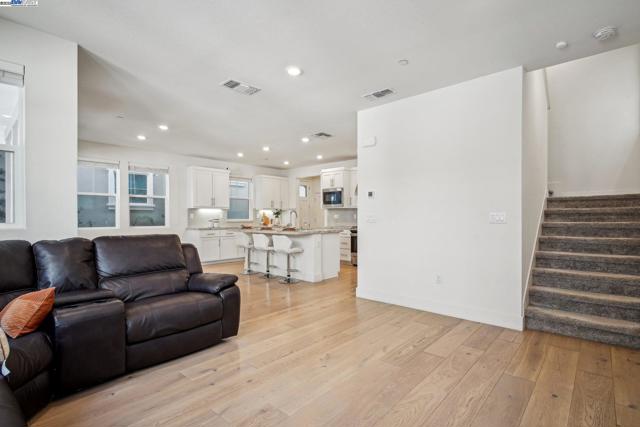 Image 12 of 60 For 37450 Watersail Way