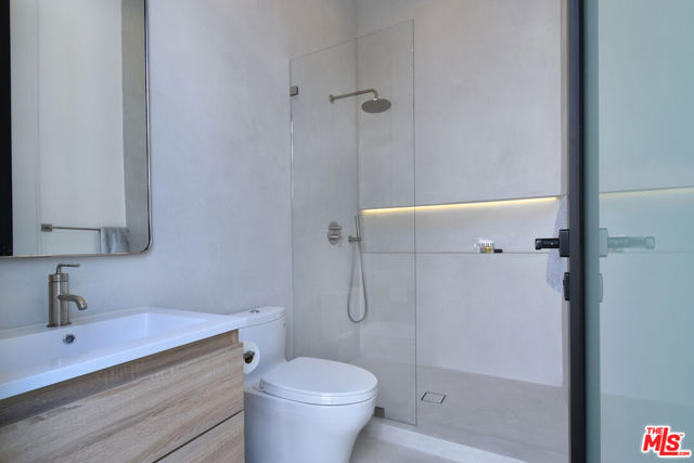 5316 Lennox, Sherman Oaks CA: https://media.crmls.org/mediaz/673ea43c-51f7-4946-8842-b66a2a903c3c.jpg