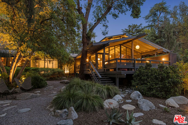 1030 Canon Drive, San Marino CA: https://media.crmls.org/mediaz/673eacd1-5b84-47b5-a437-d54ef8c14484.jpg