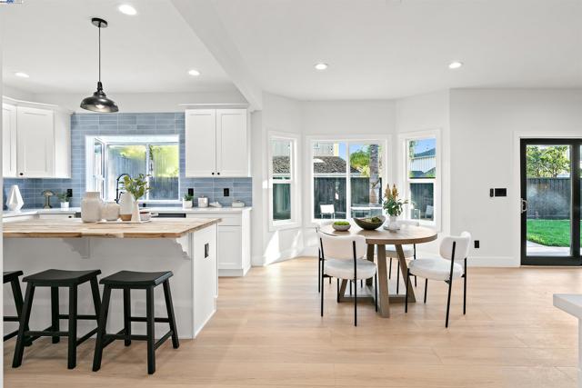 3198 Vintage Crest Dr, San Jose CA: https://media.crmls.org/mediaz/673eecb4-0da6-441a-b1db-f6f8290213af.jpg