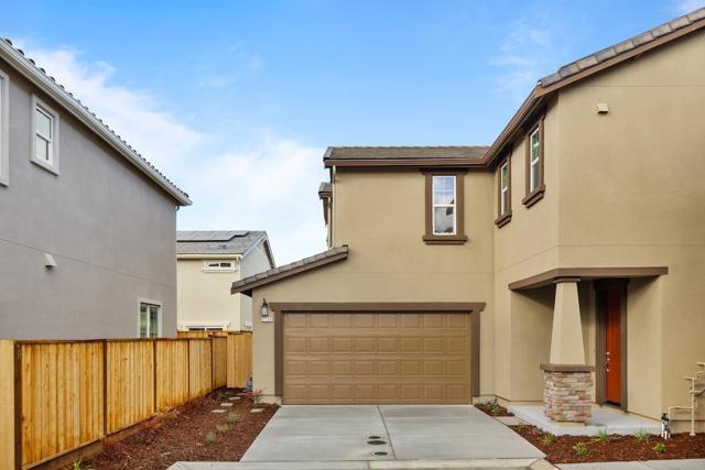 2130 Gladiola Drive, Hollister CA: https://media.crmls.org/mediaz/673f3166-a51e-4437-8f1e-4af2b2513a33.jpg