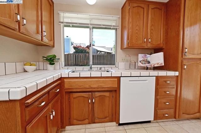 476 Mulqueeney St, Livermore CA: https://media.crmls.org/mediaz/673fbfd0-284a-4783-a305-e28ee164c989.jpg