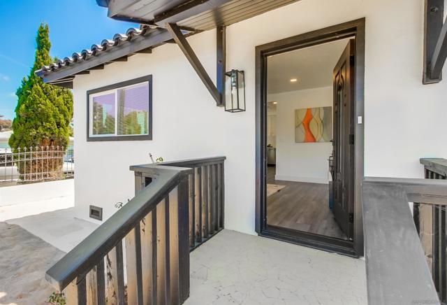 1303 Center Ave, Oceanside CA: https://media.crmls.org/mediaz/67406341-650f-4739-ba01-ffbfb34bf5a3.jpg