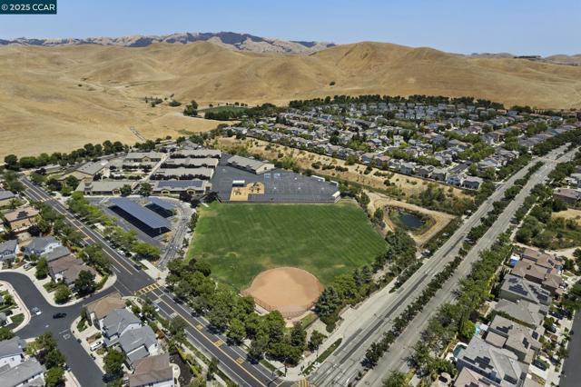 1560 Craiglee Way, San Ramon CA: https://media.crmls.org/mediaz/6740cb43-c935-4c3f-8130-34a571e7246f.jpg
