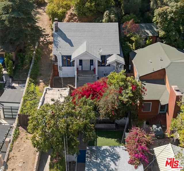 2565 Glen Green Street, Los Angeles CA: https://media.crmls.org/mediaz/6741432d-e85d-4f04-a522-d0d4918e3d79.jpg
