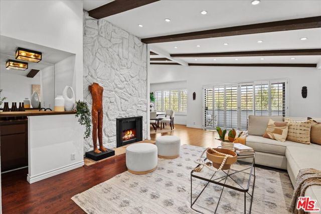 853 S Le Doux Road, Los Angeles CA: https://media.crmls.org/mediaz/67418377-7c9b-4b1a-aa20-f5a67654fde1.jpg